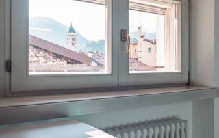 STUDIOSUITE_stanza-singola-6_particolare-finestra_piano-ricaricata